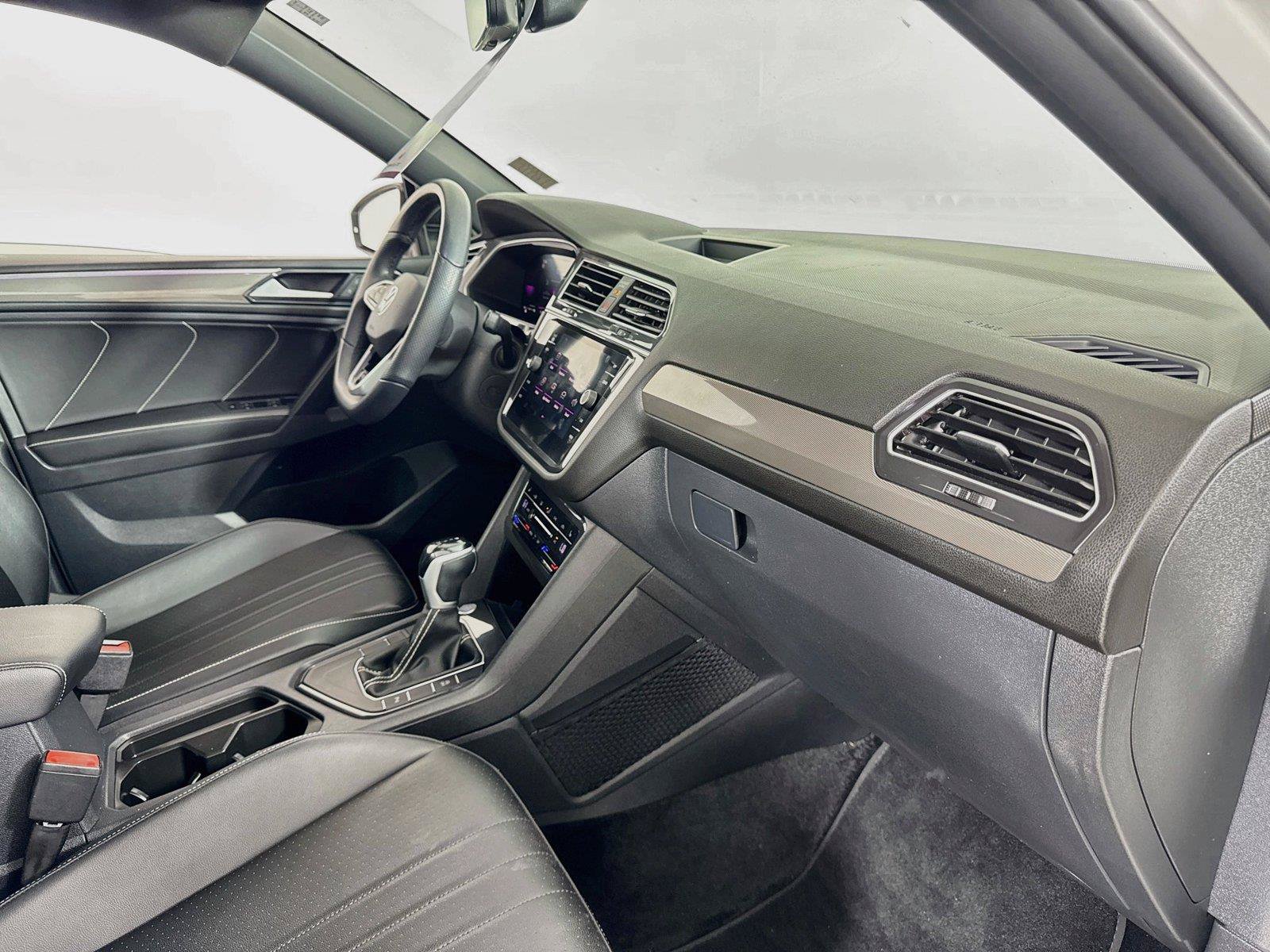 Certified 2023 Volkswagen Tiguan SE R-Line FWD image 28