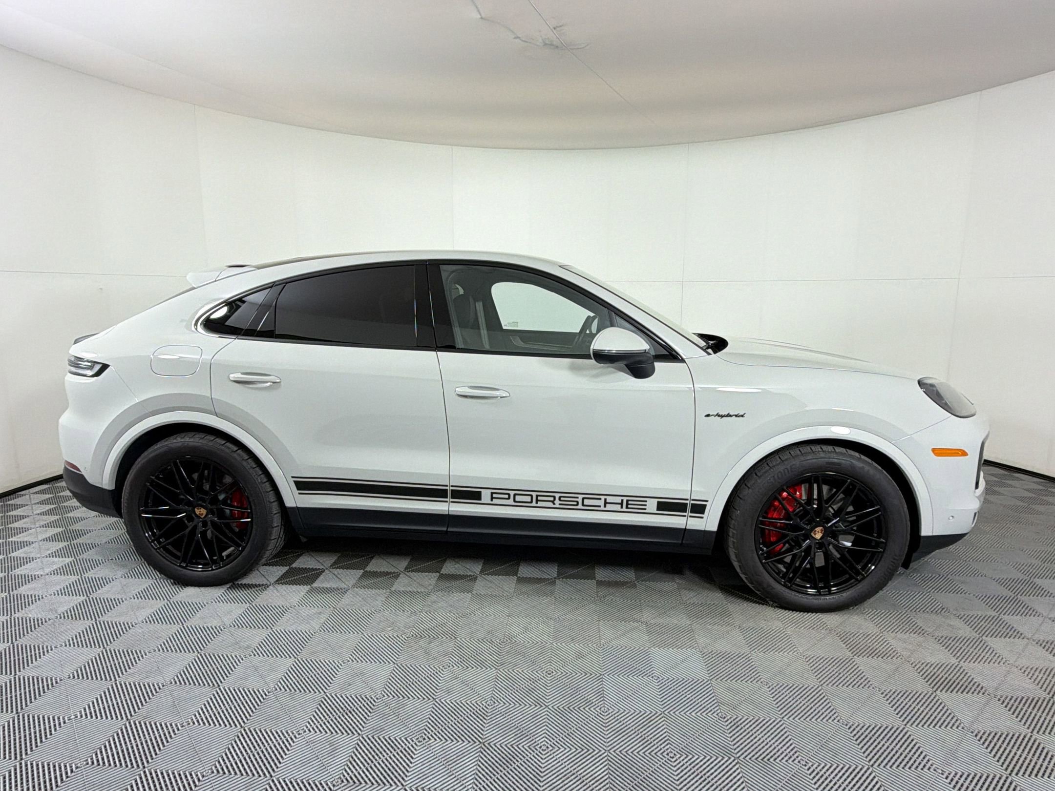 New 2026 Porsche Cayenne S image 9
