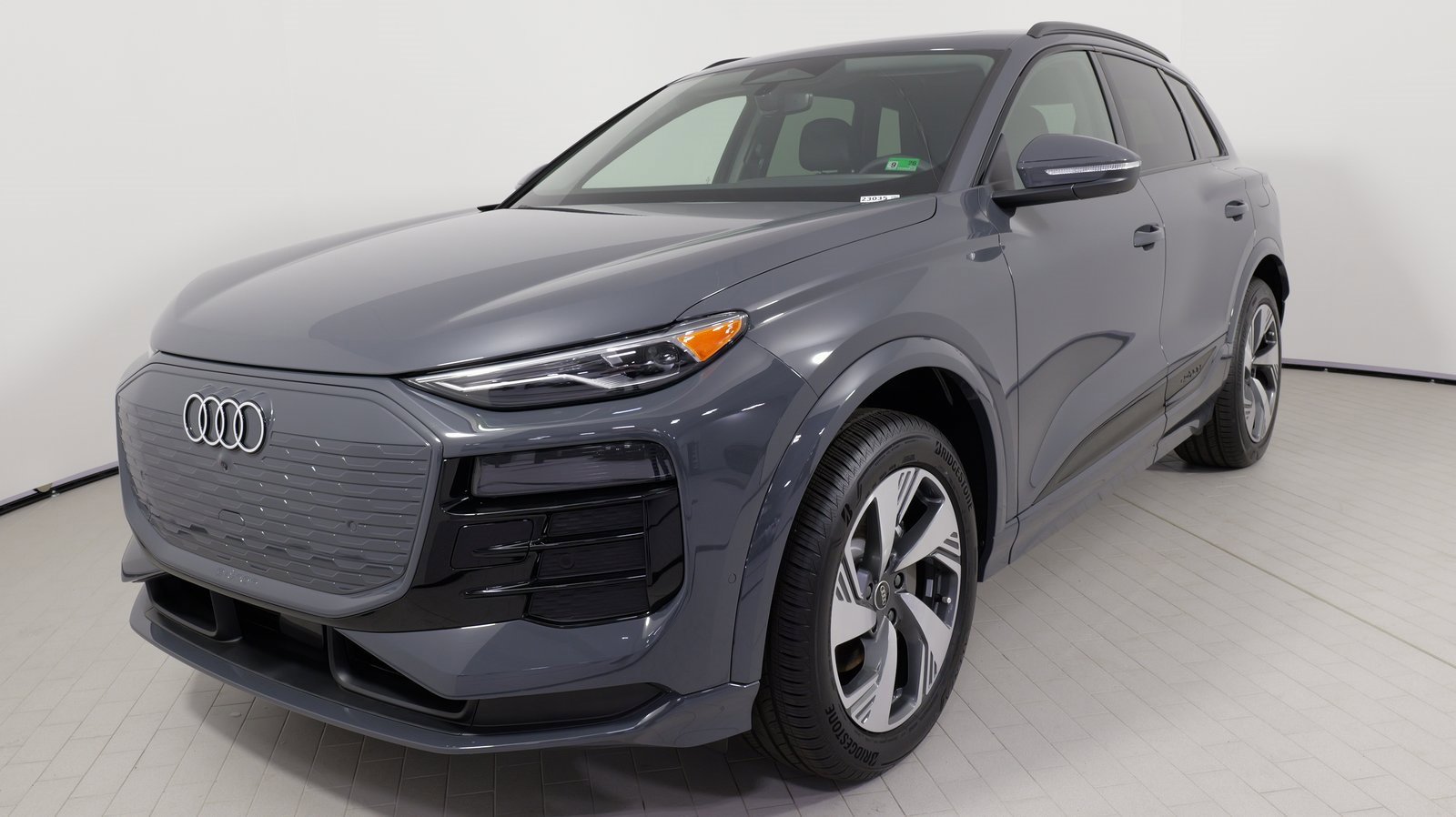 Used 2025 Audi Q6 e-tron Premium image 5