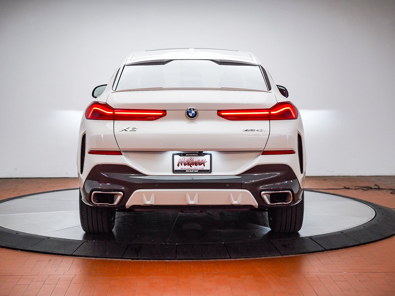 Certified 2024 BMW X6 xDrive40i w/ Premium Package AWD/4WD image 3