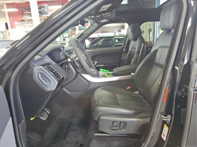 Used 2022 Land Rover Range Rover Sport HST AWD/4WD image 4