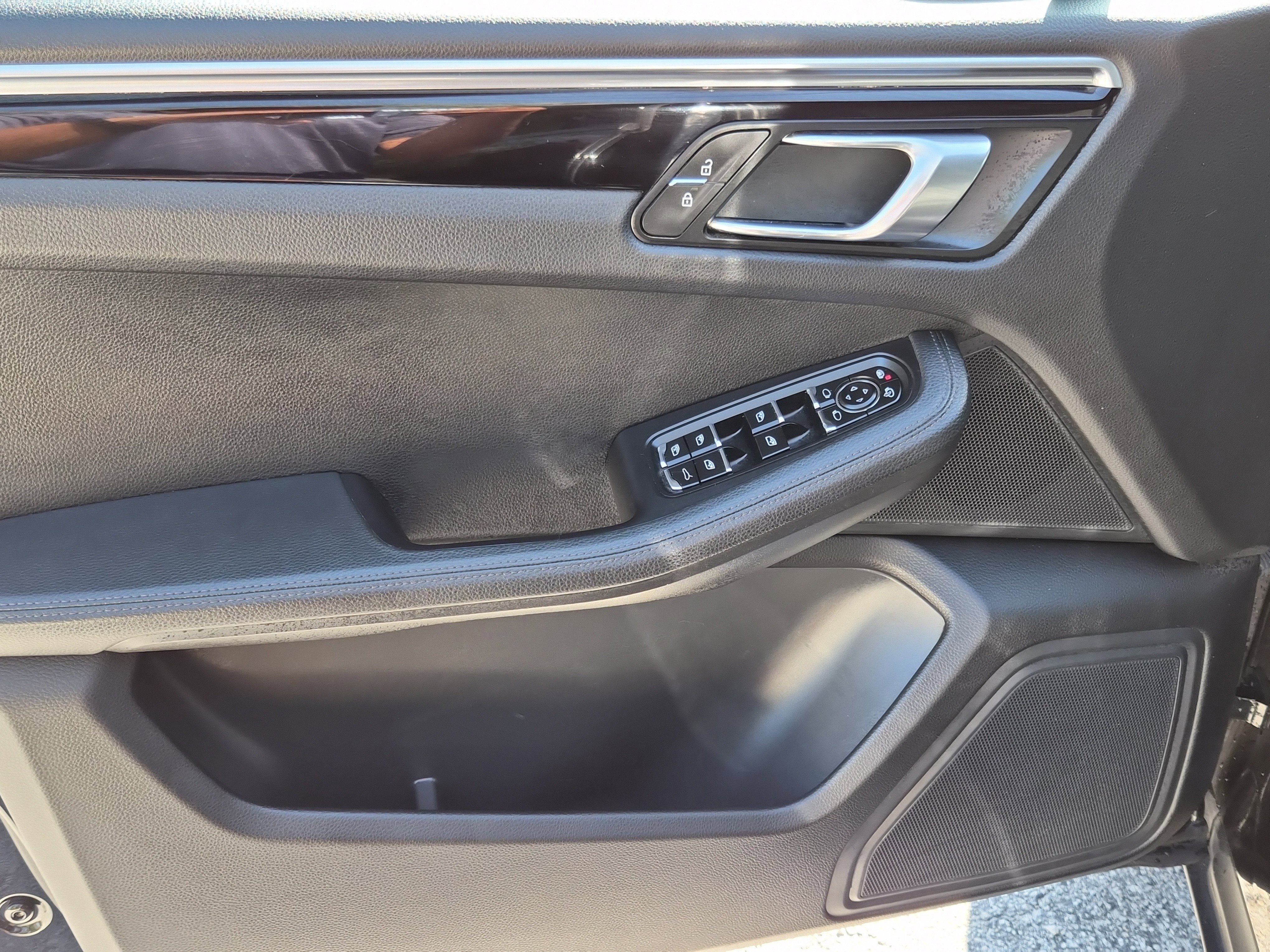 Used 2020 Porsche Macan image 16