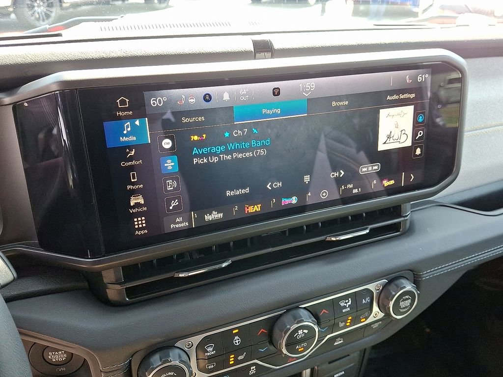 Used 2025 Jeep Wrangler Unlimited Sahara image 16