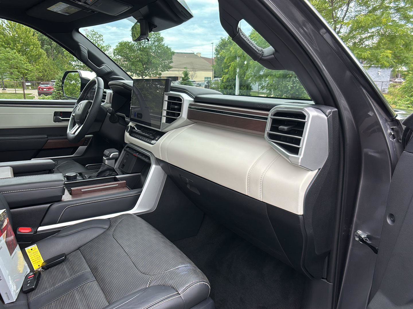 Used 2025 Toyota Sequoia Capstone AWD/4WD image 24