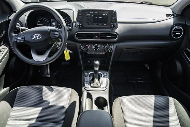 Used 2021 Hyundai Kona SE w/ Cargo Package image 4