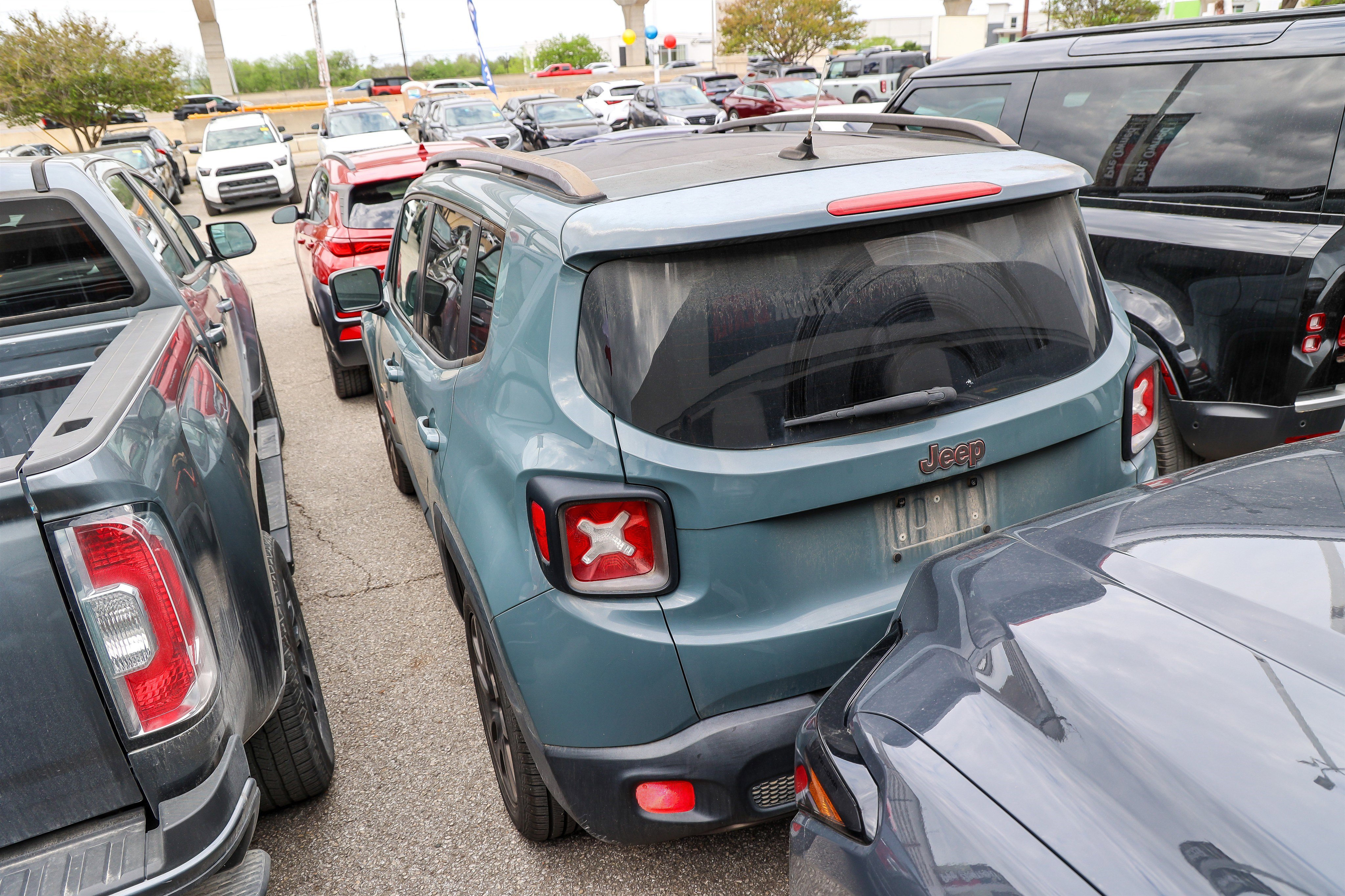 Used 2016 Jeep Renegade 75th Anniversary image 8