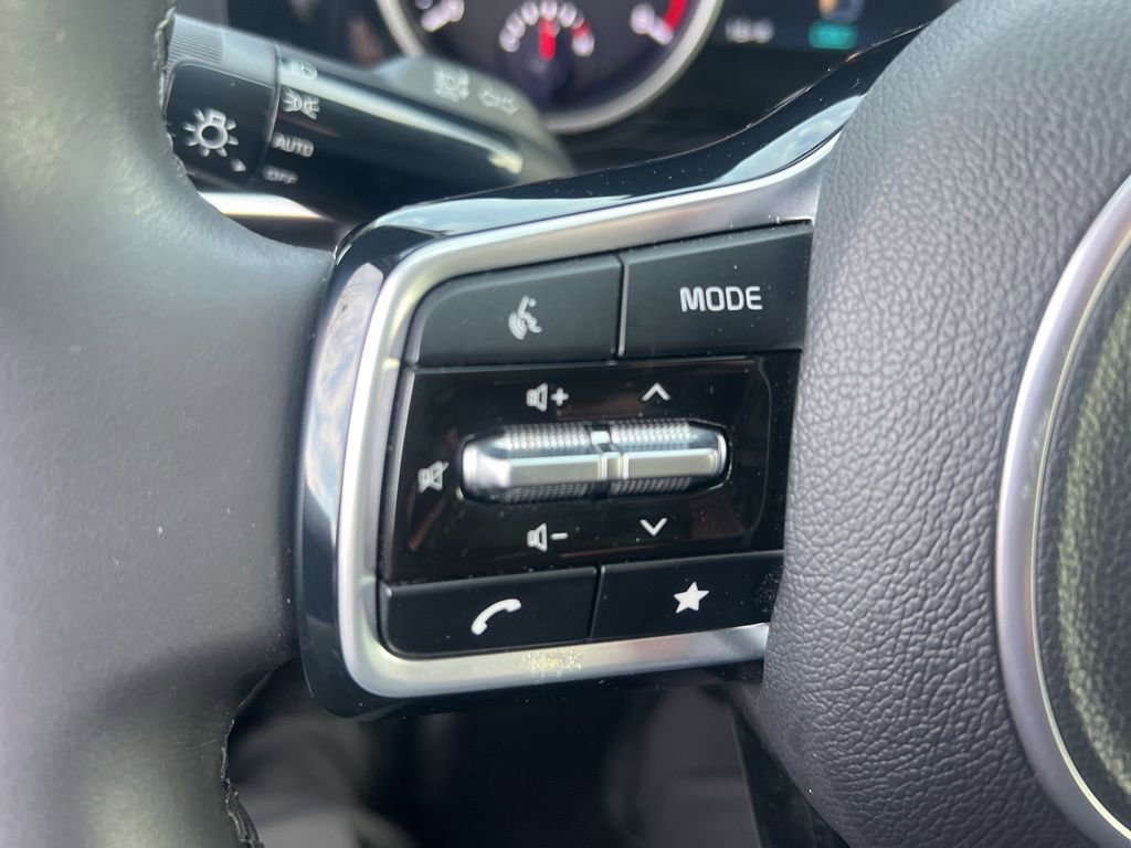 Certified 2023 Kia Carnival EX image 52