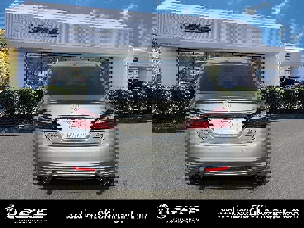 Used 2017 Honda Accord Touring image 4