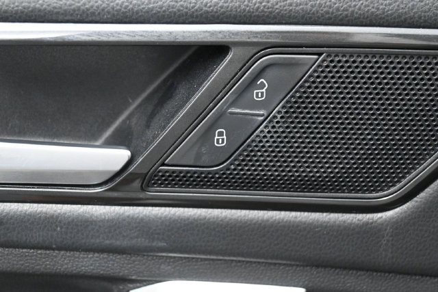 Used 2023 Volkswagen Tiguan SE FWD image 7