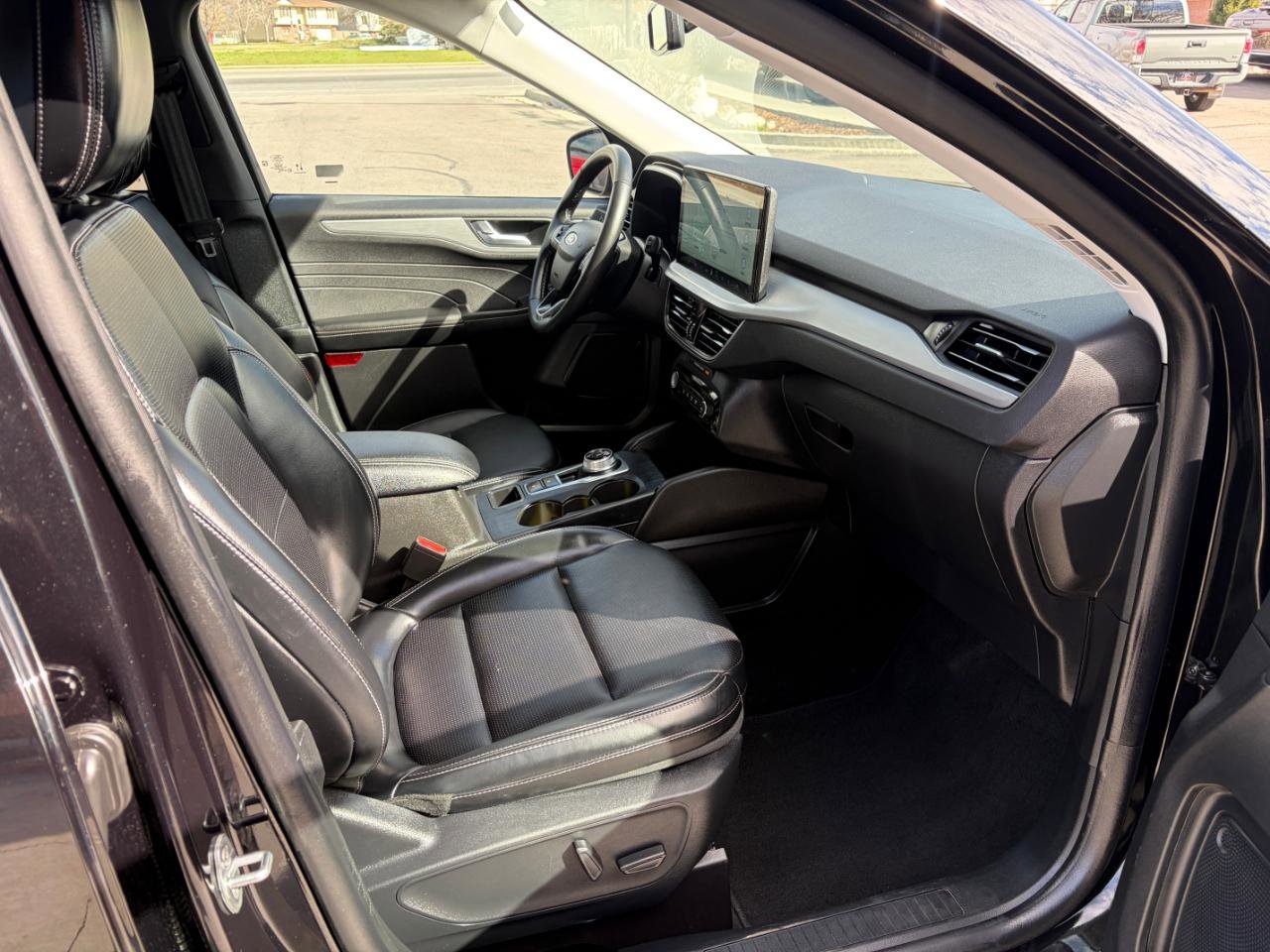 Used 2025 Ford Escape Platinum image 8