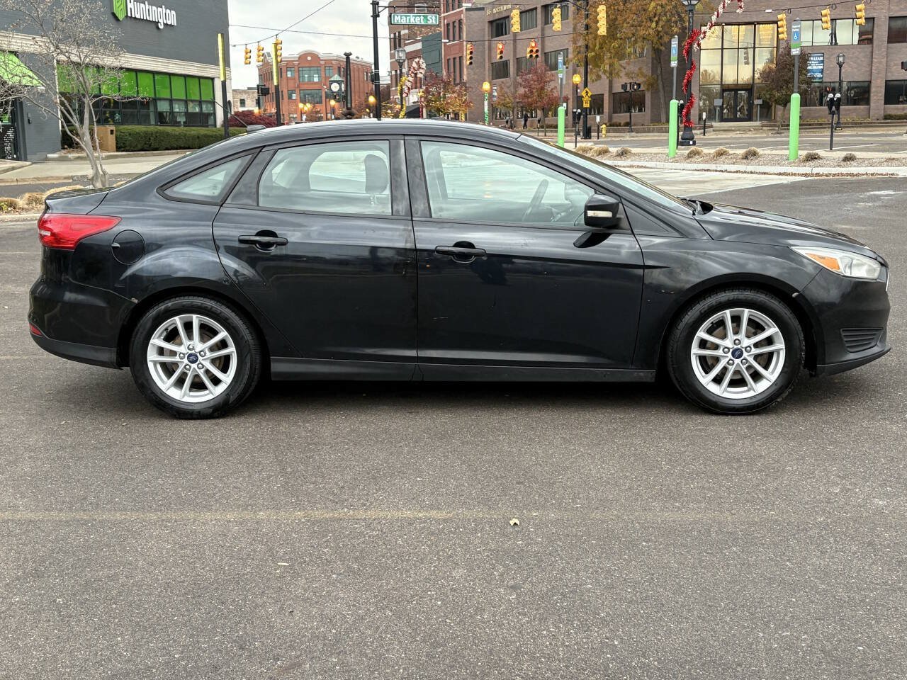 Used 2016 Ford Focus SE FWD image 9