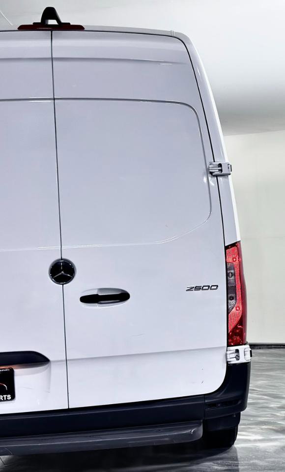 Used 2022 Mercedes-Benz Sprinter 2500 image 14