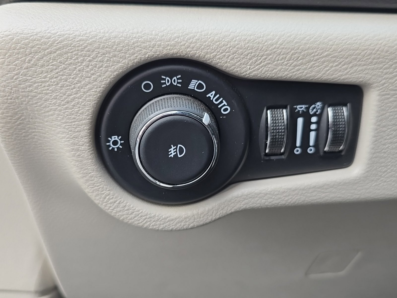 Used 2024 Chrysler Pacifica Touring-L FWD image 18