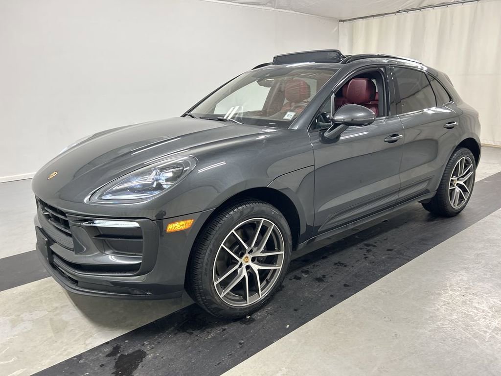 Certified 2025 Porsche Macan image 1