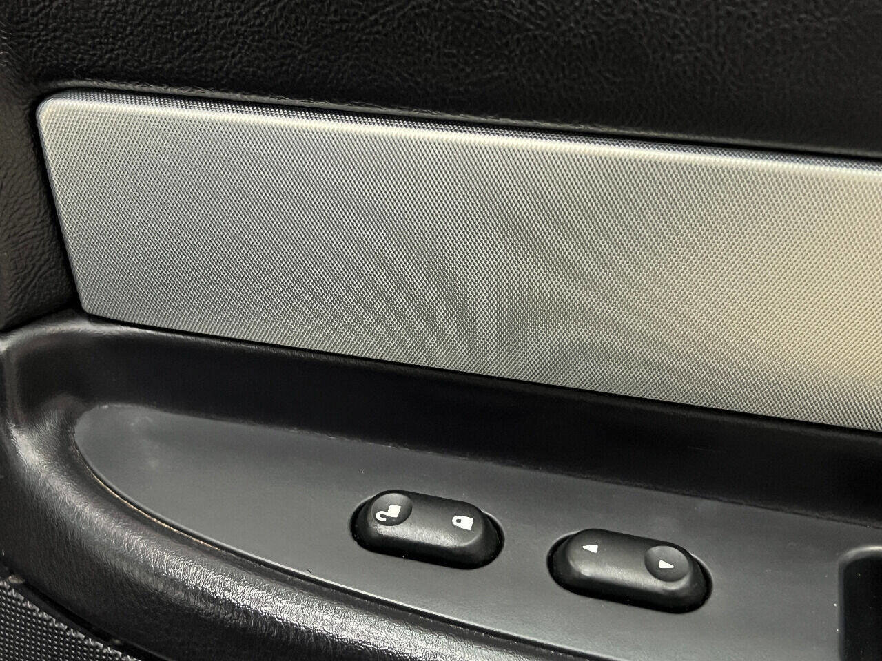 Used 2005 Ford Thunderbird Deluxe image 59