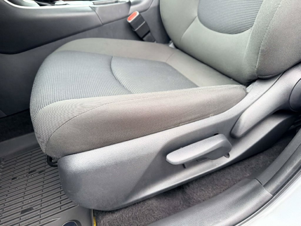 Certified 2025 Toyota RAV4 LE AWD/4WD image 18