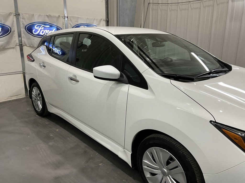 Used 2025 Nissan Leaf S image 4