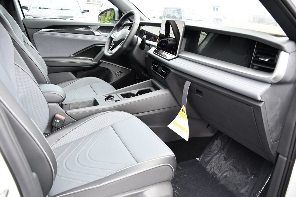 New 2026 Volkswagen Tiguan SE R-Line FWD image 34