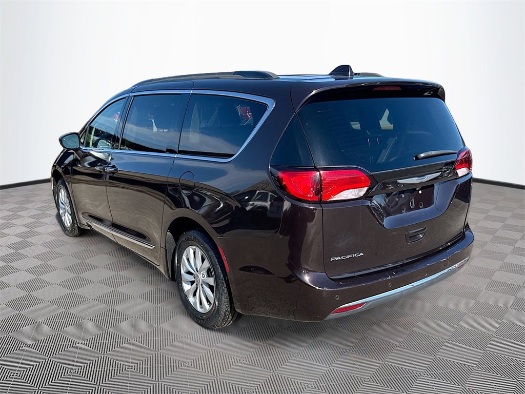 Used 2017 Chrysler Pacifica Touring-L image 8