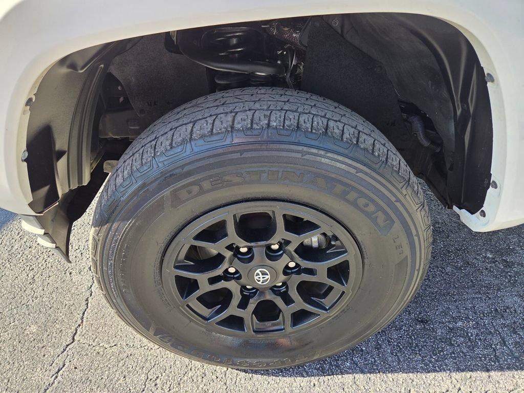 Used 2021 Toyota Tacoma SR5 RWD image 19