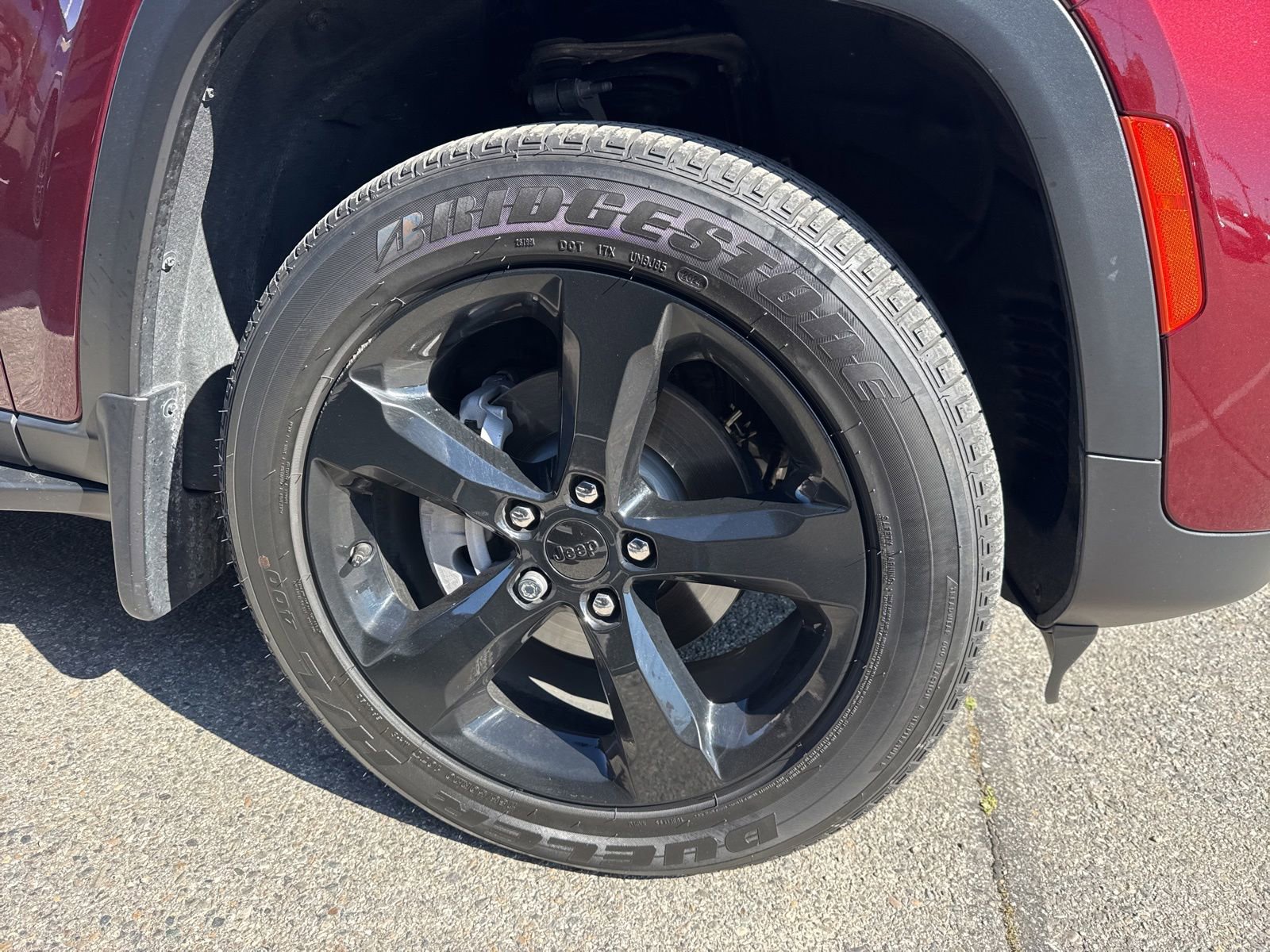Used 2024 Jeep Grand Cherokee Altitude AWD/4WD image 4