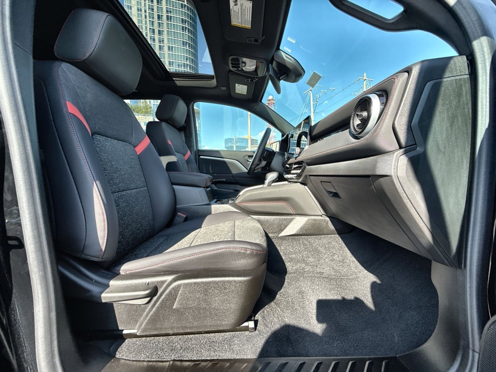 New 2025 Chevrolet Colorado Z71 w/ Midnight Edition image 28