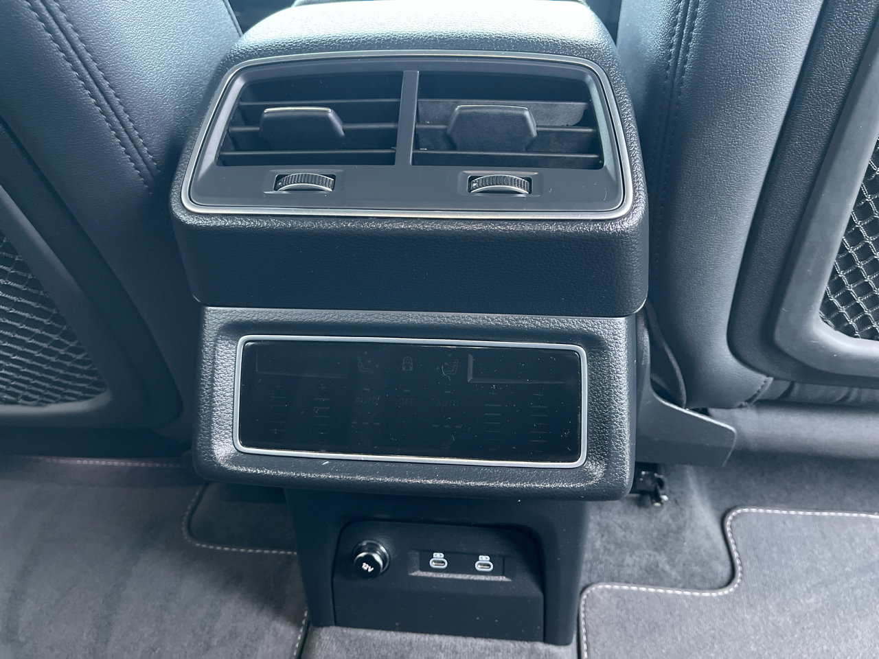 Used 2024 Audi Q8 e-tron Premium Plus w/ Premium Plus Package image 44