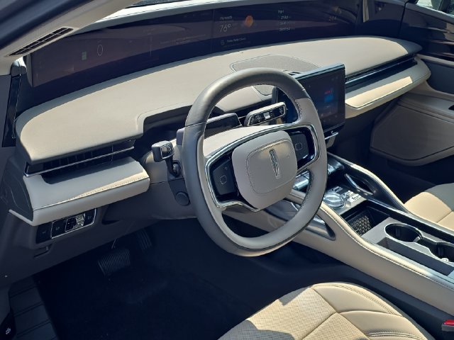 Certified 2024 Lincoln Nautilus Premier AWD/4WD image 7