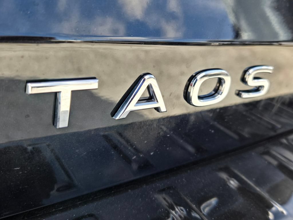 New 2026 Volkswagen Taos SE FWD image 5