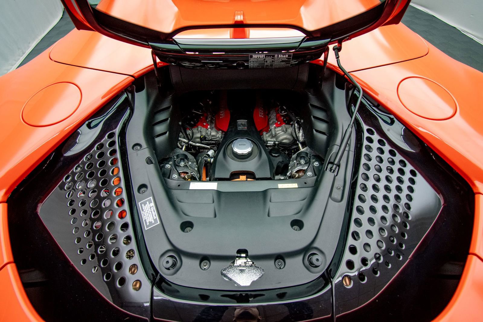 Used 2025 Ferrari SF90 Spider image 52