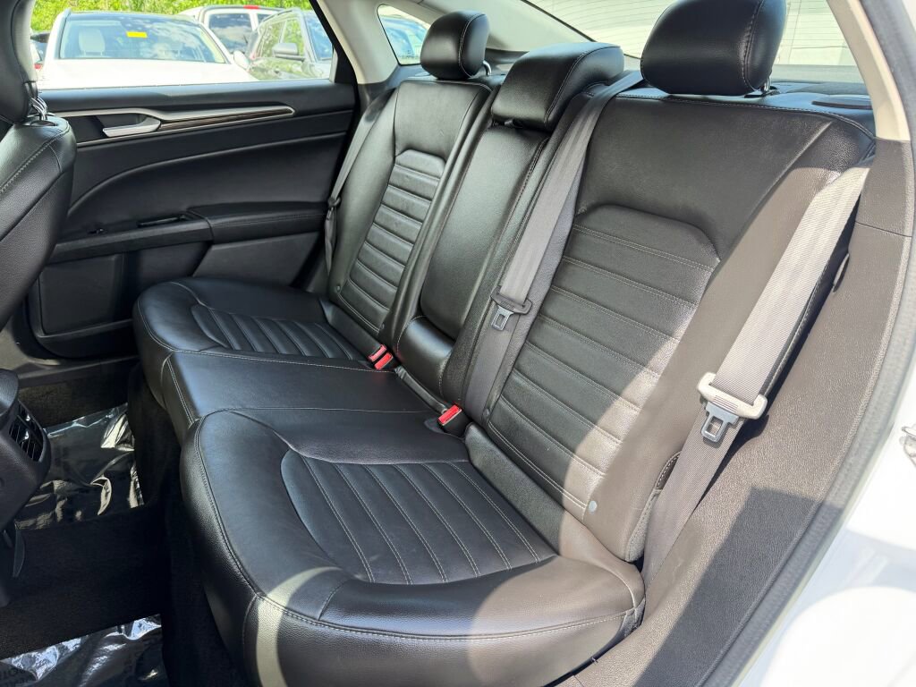 Used 2014 Ford Fusion SE w/ Equipment Group 202A FWD image 20