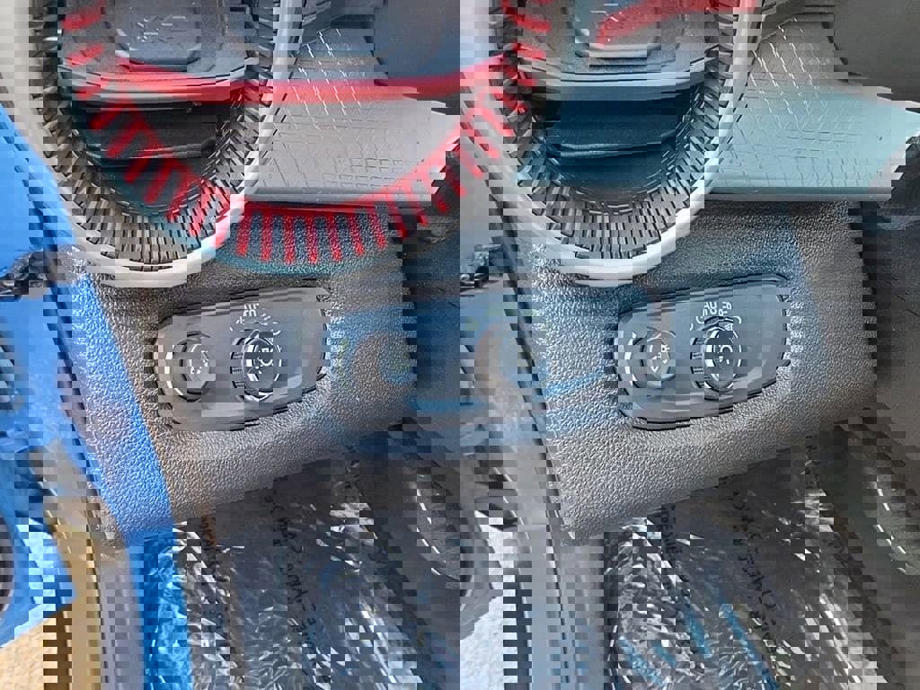 Used 2024 Chevrolet Trax RS w/ Sunroof Package image 13