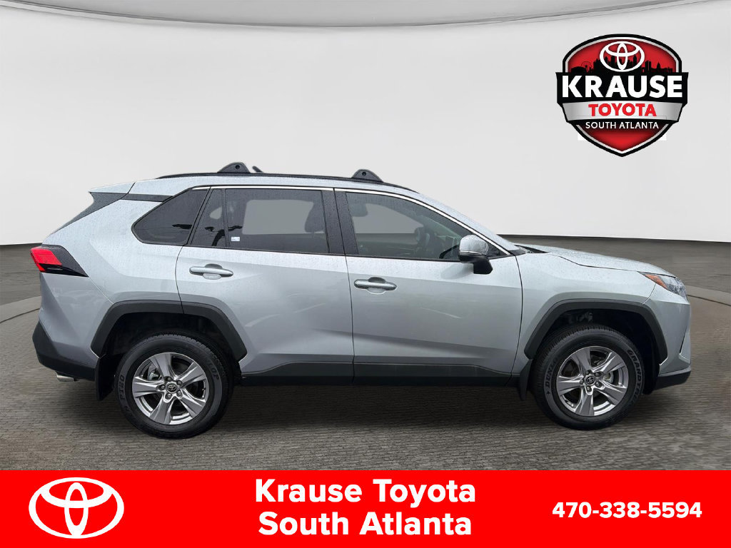 Used 2025 Toyota RAV4 XLE FWD image 9