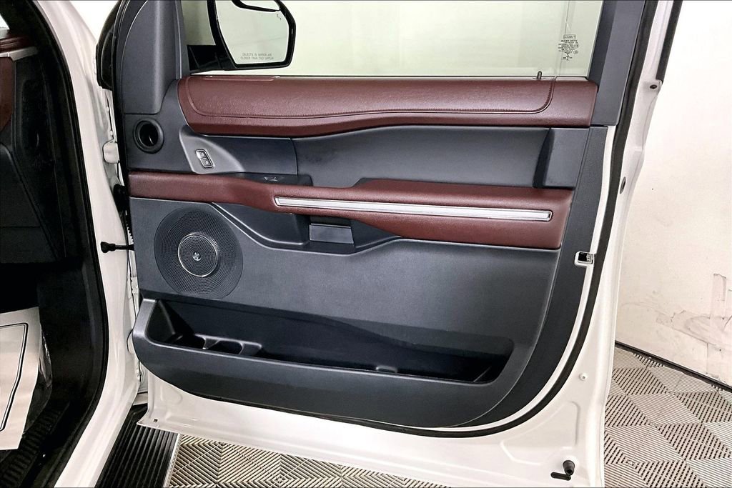 Used 2022 Ford Expedition Max Limited image 24