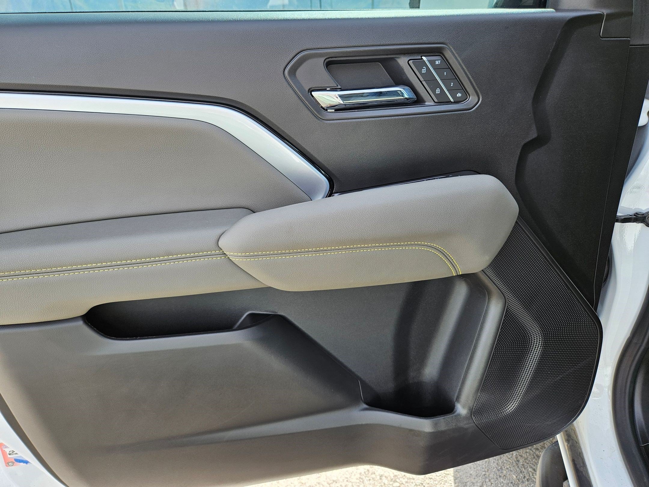 Used 2026 Chevrolet Colorado ZR2 w/ Technology Package AWD/4WD image 12