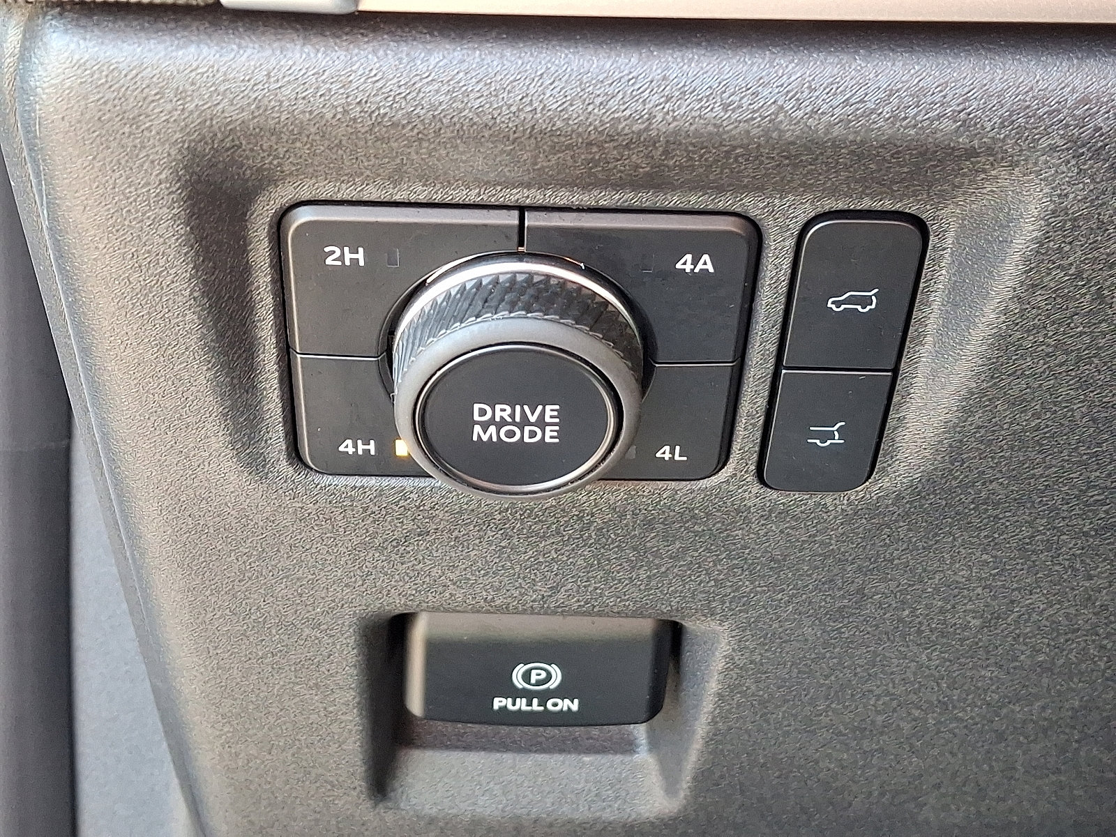 Certified 2025 Ford Expedition Active image 28