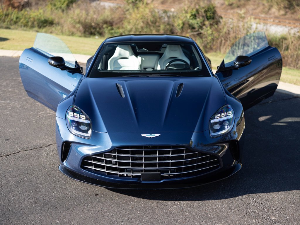 Used 2025 Aston Martin V8 Vantage Coupe RWD image 13