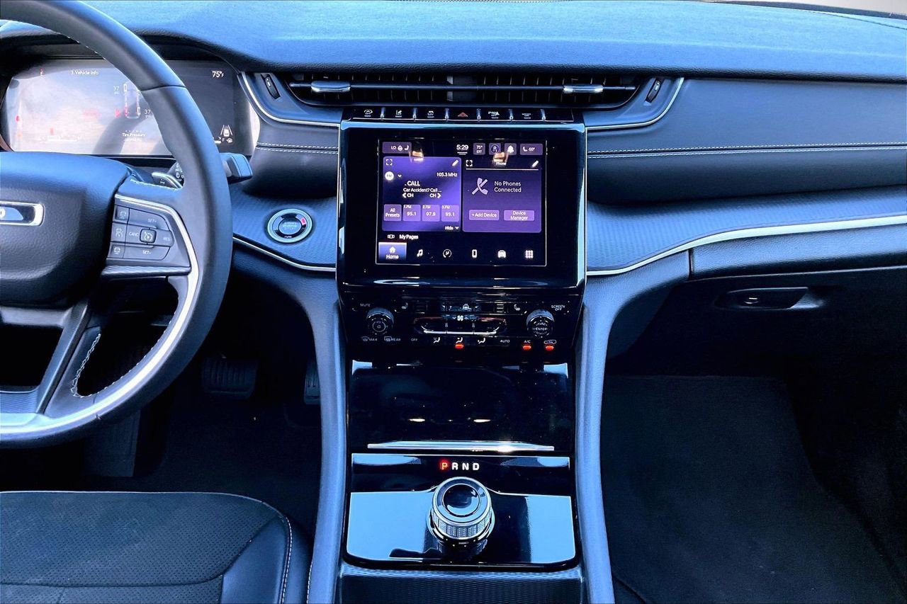 Certified 2025 Jeep Grand Cherokee Altitude AWD/4WD image 12