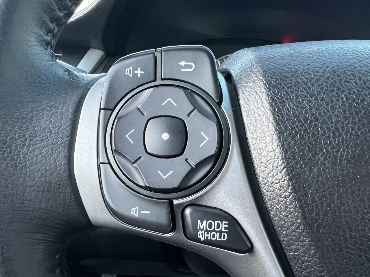 Used 2015 Toyota RAV4 Limited image 25