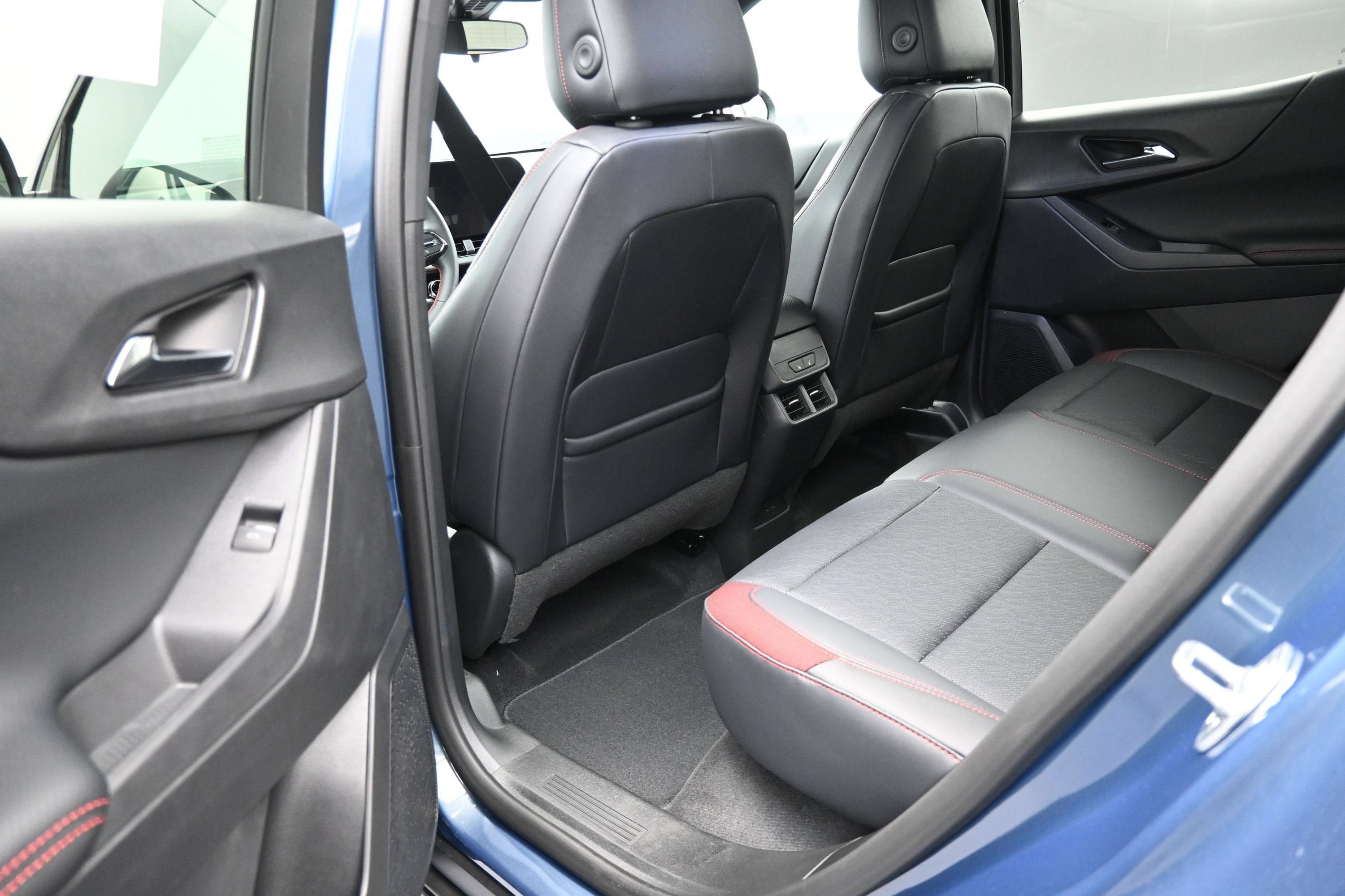 New 2027 Chevrolet Equinox RS w/ Convenience Package III FWD image 30
