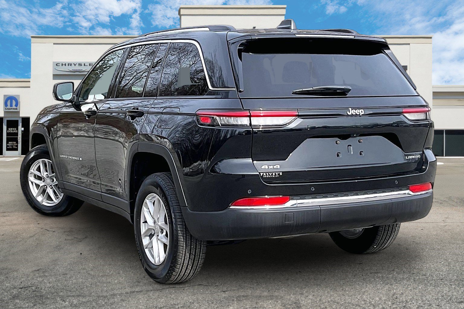 Certified 2023 Jeep Grand Cherokee Laredo image 12