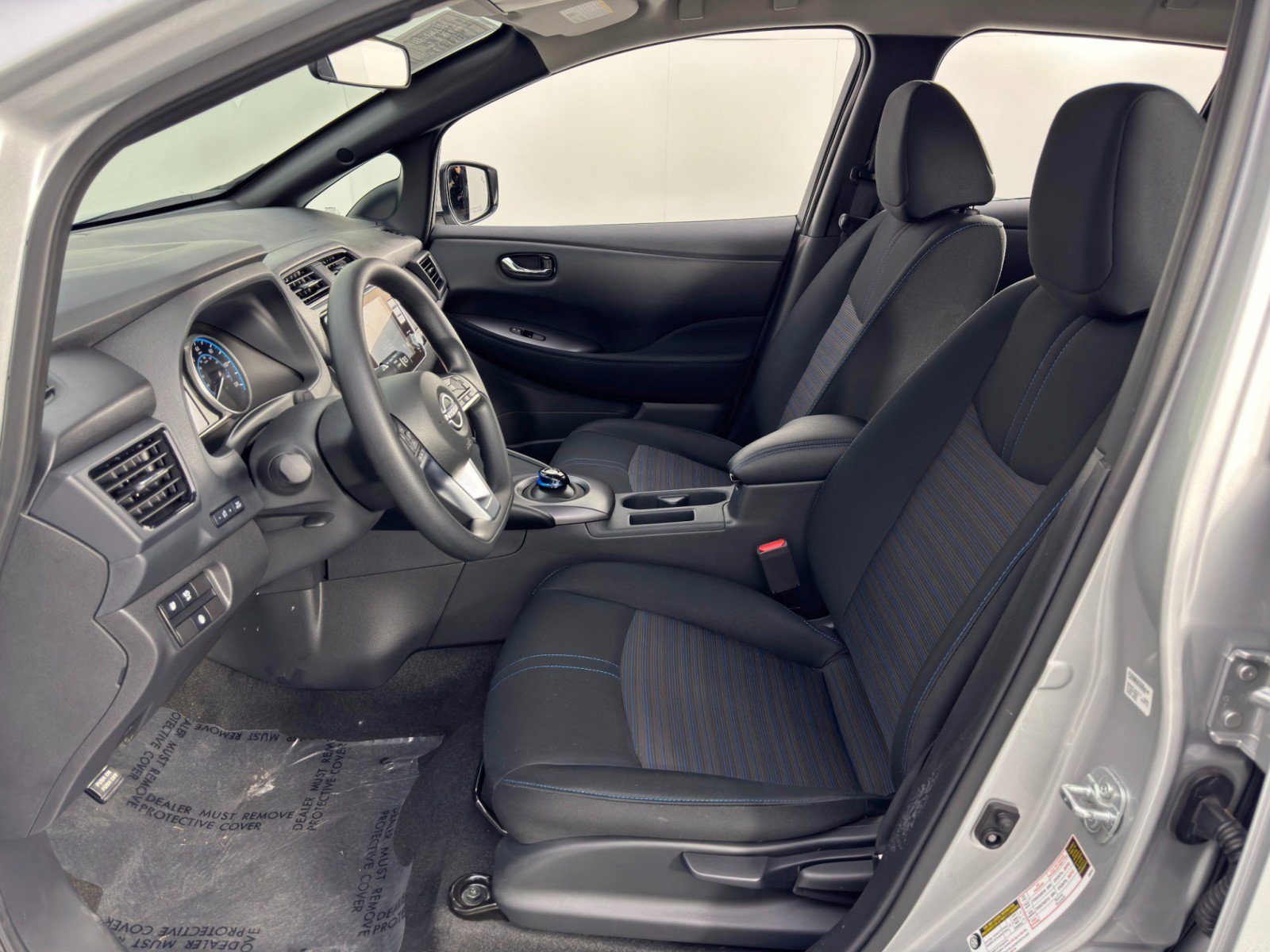 Used 2025 Nissan Leaf S image 15