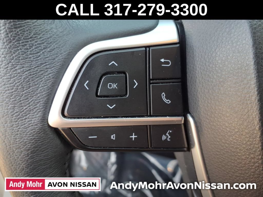 Used 2025 Toyota Sienna XLE FWD image 26