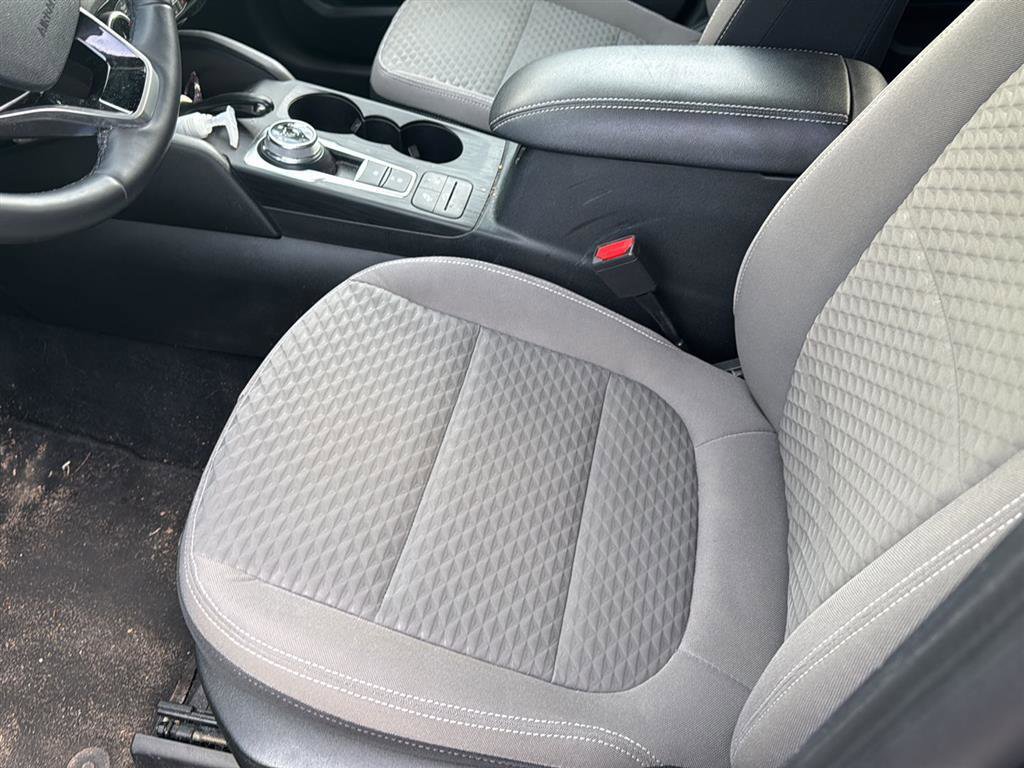 Used 2022 Ford Escape SE w/ SE Sport Appearance Package image 13