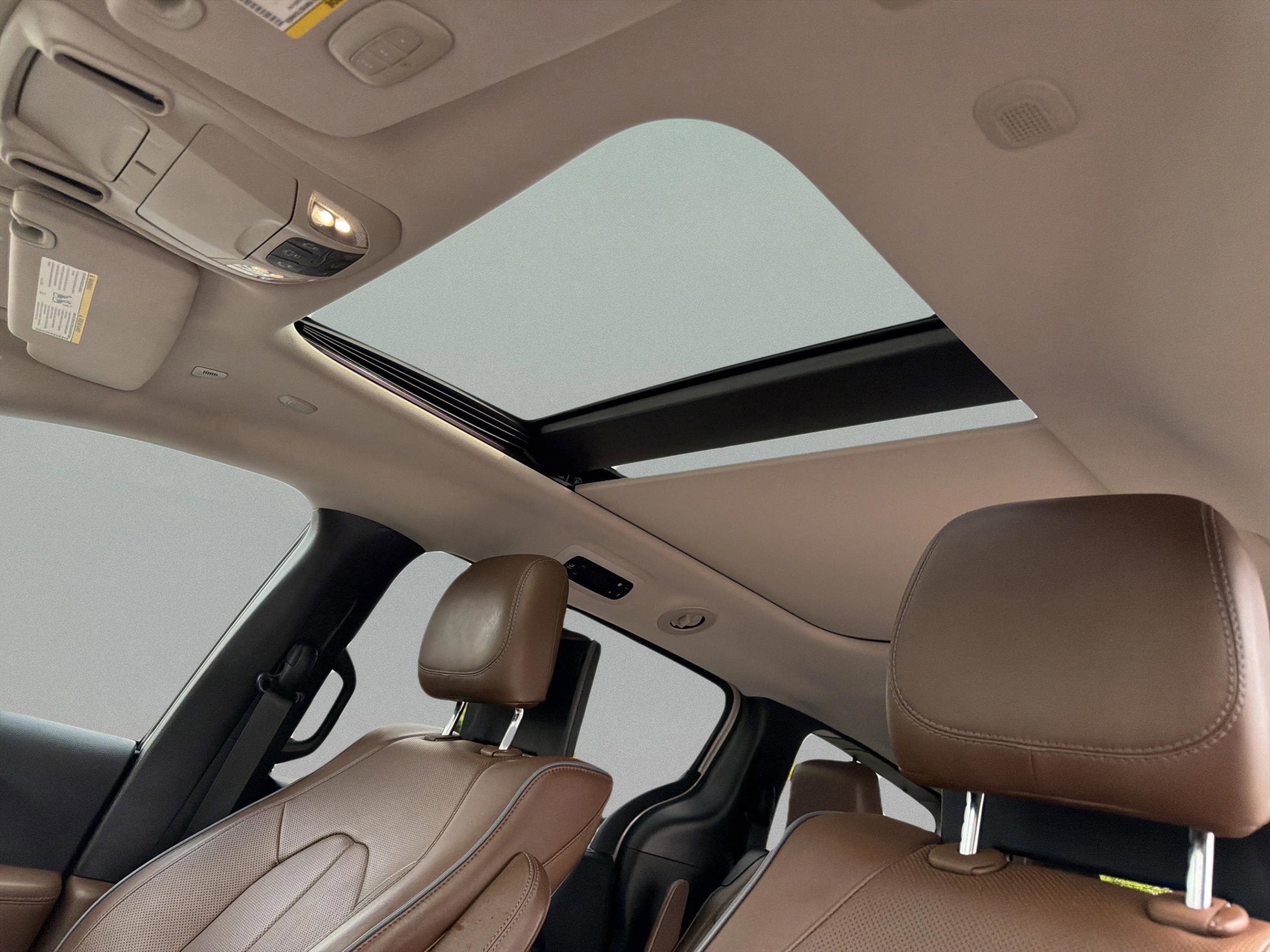 Used 2019 Chrysler Pacifica Limited FWD image 19