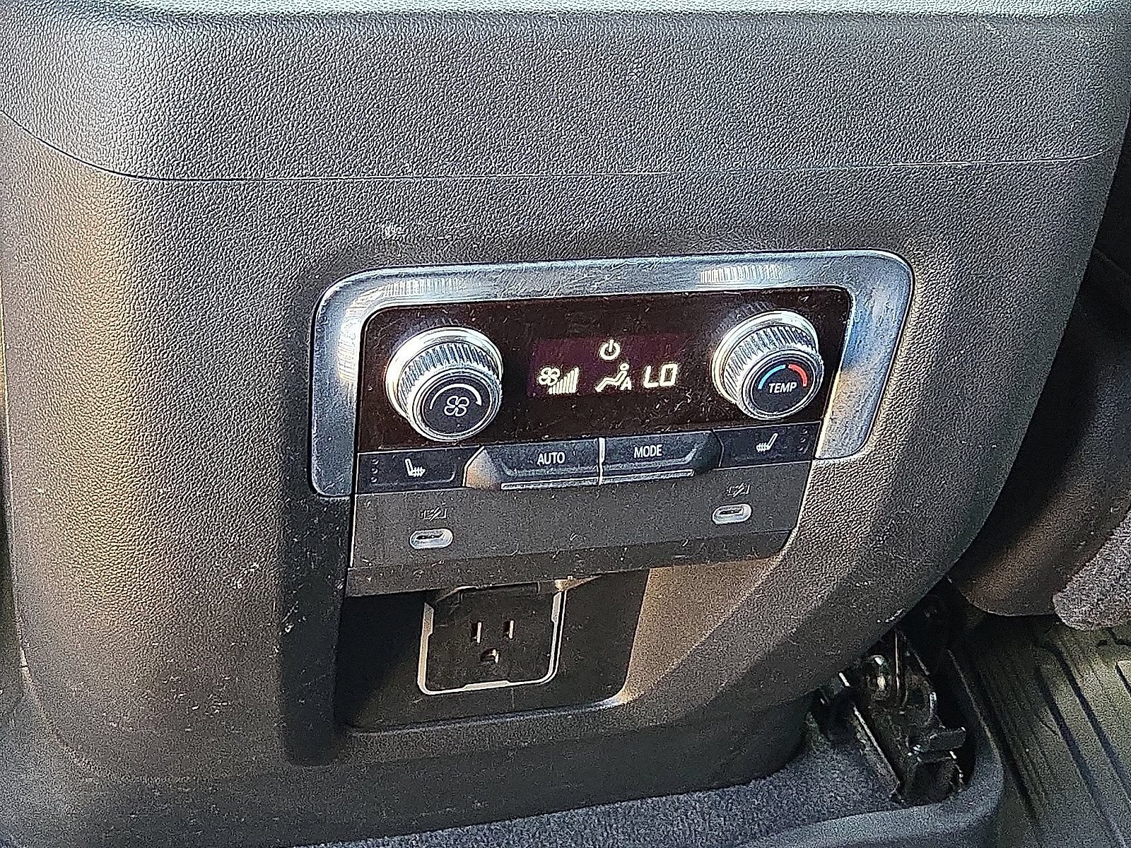 Used 2021 GMC Yukon AT4 w/ Technology Package AWD/4WD image 17