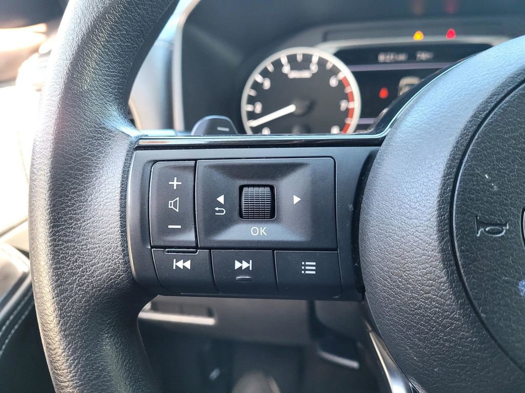 Used 2023 Nissan Rogue SV image 26