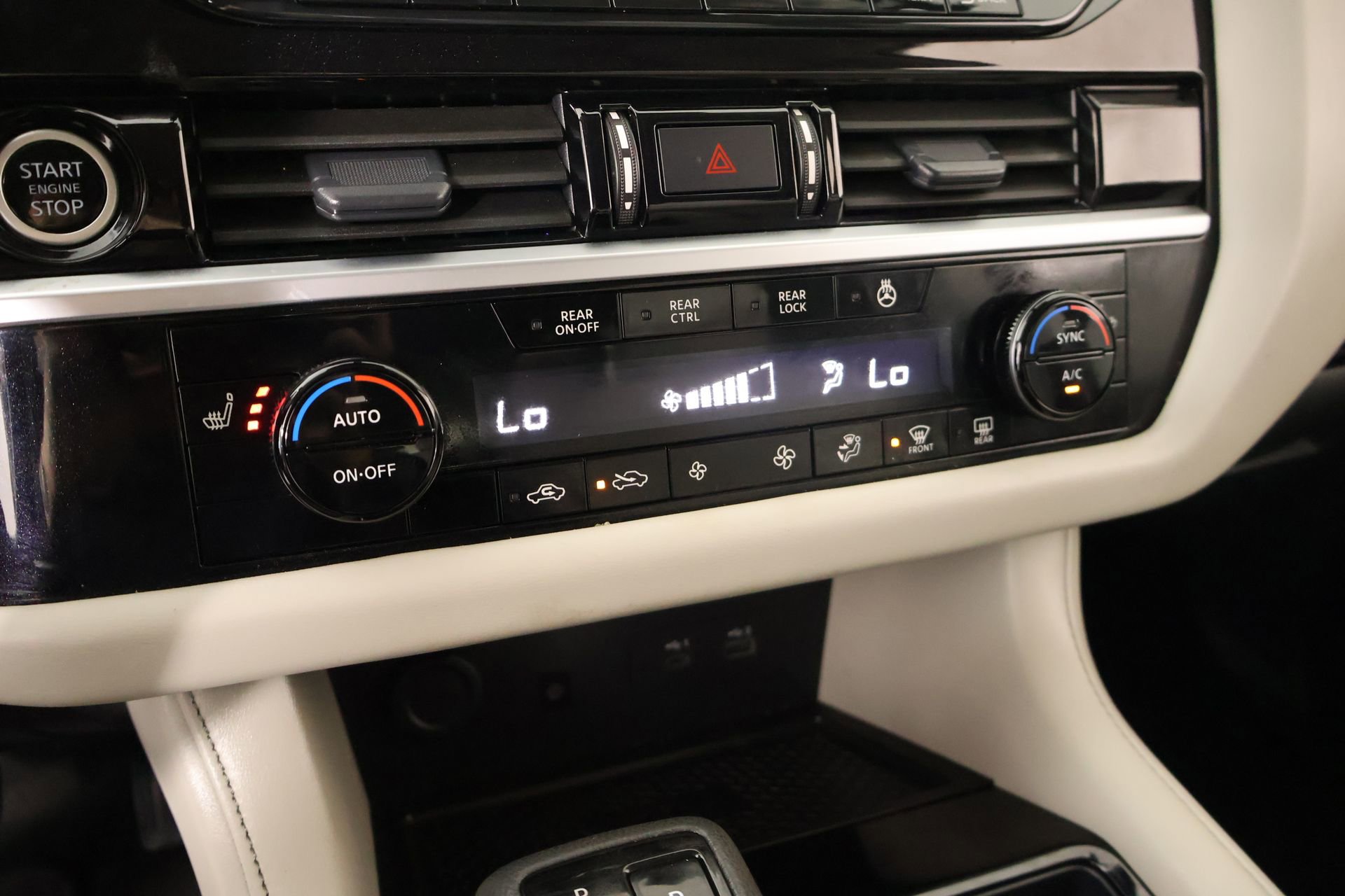 Used 2024 Nissan Pathfinder SL w/ SL Premium Package AWD/4WD image 7