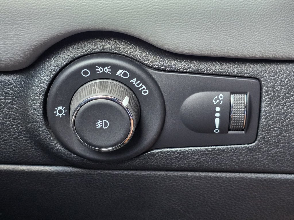 Used 2021 Dodge Durango R/T w/ Technology Group RWD image 34