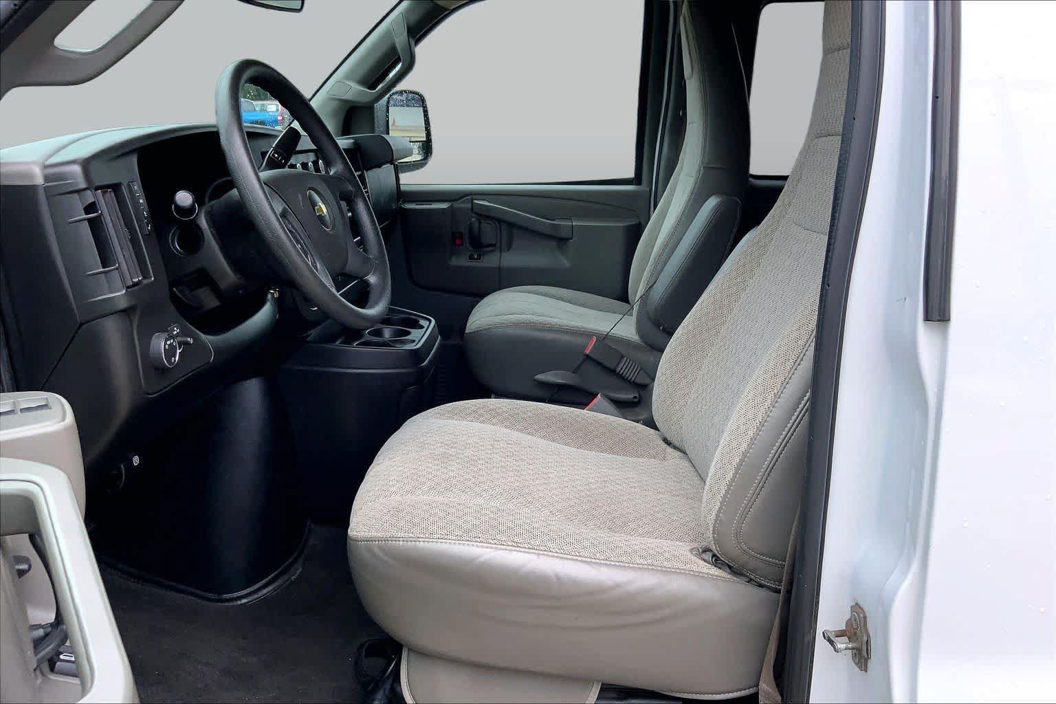 Used 2020 Chevrolet Express 2500 LT w/ LT Preferred Equipment Group RWD image 8